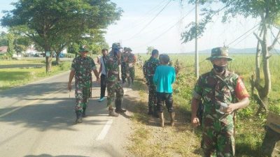 Patut Ditiru, Babinsa dan Aparat Desa di Lakukang Bersihkan Jalanan