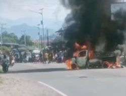 Mobil Pick Up Terbakar di Mamuju, Diduga Berasal dari Percikan Las