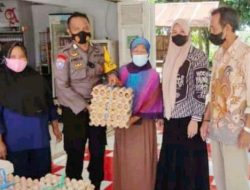 Warga Desa Lakukang Bone Terima Bantuan Sembako