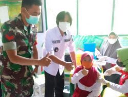 Pemdes Mattampa Walie Gandeng PKM Sumaling Vaksinasi Siswa di SD Inpres 12/79 Mare
