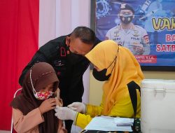 H-1 Ramadhan, Vaksinasi Massal Brimob Bone Diserbu Warga