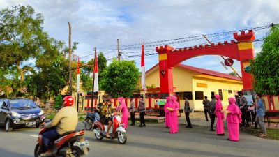 Mendadak!! Pengendara Motor Diberhentikan di Depan Mako Brimob Bone, Ada Apa?
