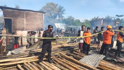14 Rumah Habis Terbakar di Panyula, Personel Brimob Bone Diterjunkan ke Lokasi