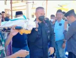 Berduka Cita, Danyon C Pelopor Usung Keranda Jurnalis di Bone