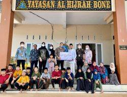 Bank Mandiri KC Watampone Salurkan Bantuan Anak Yatim dan Dhuafa