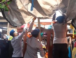 Angin Kencang Rusak 3 Rumah di Kelurahan Lonrae, Brimob Bone Gerak Cepat Bantu Korban