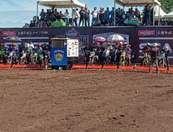 Ratusan Rider Motocroos Antusias Ikuti Balap Sirkuit Puncak Mario