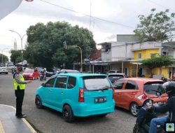 Sering Terjadi Kemacetan Di Sore Hari Sat Lantas Polres Bone Terjun Langsung Lakukan Pengaturan Di Jalan