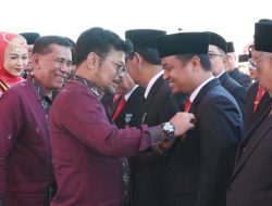 Gubernur Andi Sudirman Terima Penghargaan Satyalancana Wira Karya dari Presiden Jokowi