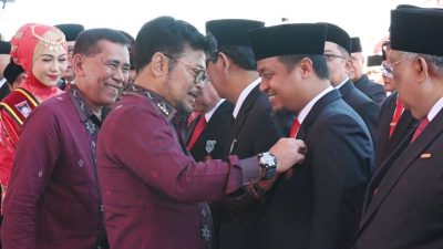 Gubernur Andi Sudirman Terima Penghargaan Satyalancana Wira Karya dari Presiden Jokowi