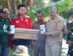 Dukung Gerdal Hama Tikus Petani di Sulili Barat, Bupati Irwan Beri Bantuan Pestisida