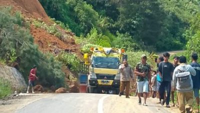 Longsor di Bastem Utara jalan Poros Toraja Palopo, 10 Orang Dilaporkan Tertimbun