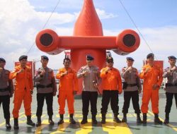 Kolaborasi Tim SAR Brimob dan Personel Pos Basarnas Bone Patroli Pantau Arus Mudik di Pelabuhan Bajoe
