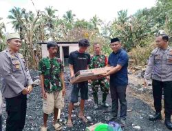 Kapolsek Bengo IPTU Awaluddin, S.Sos dan Anggotanya Berikan Pendampingan Penyerahan Bantuan Korban Kebakaran