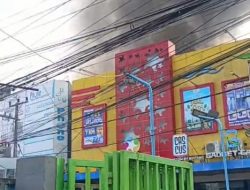 BreakingNews: Toko Bintang Aksesoris HP di Jalan Perintis Dilaporkan Terbakar