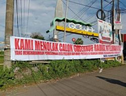 Heboh beredar Sebuah Spanduk Tertulis Tolak Calon Gubernur Radikal dan Intoleran, Bawaslu: Belum Ada Cagub