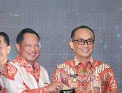Mampu Sejahterakan Rakyat, Prof Zudan Sabet Penghargaan Pj Gubernur Terbaik dari Mendagri