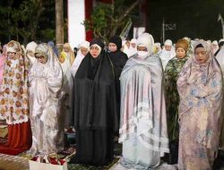 Ketua TP PKK Kota Makassar Ikuti Gerakan Sholat Subuh Berjamaah di Anjungan Pantai Losari