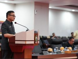 Sekda Jufri  Bacakan Tanggapan Gubernur Menjawab Pandangan Fraksi DPRD Terhadap Ranperda APBD