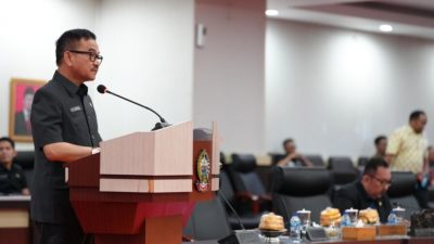 Sekda Jufri  Bacakan Tanggapan Gubernur Menjawab Pandangan Fraksi DPRD Terhadap Ranperda APBD