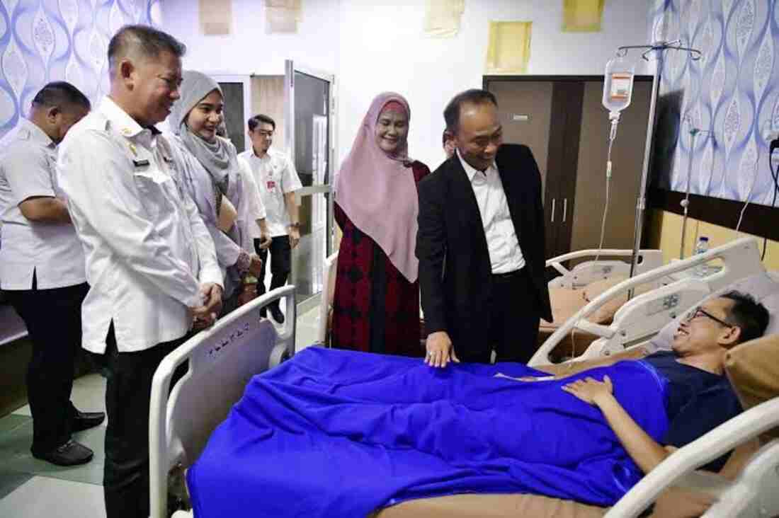 Prof Zudan saat kunjungan di salah satu Rumah Sakit milik Pemprov Sulsel. (Foto: Humas Diskominfo SP Sulsel/ Ist.)