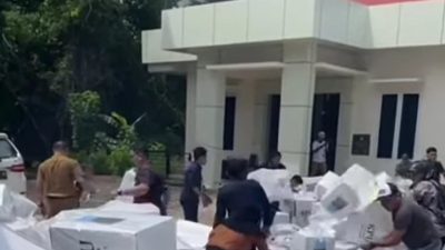 BreakingNews: Kantor KPU Morowali Terbakar