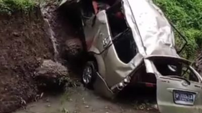 Avansa masuk jurang toraja