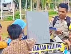 Bhabinkamtibmas Desa Sendaur Inisiatif Ciptakan Perpustakaan Keliling, Ini Kata Humas Polri