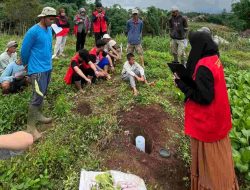 KKN Tematik Unhas Gelombang 113 Posko Gowa 6 Malino Terapkan Biopori dan Alat pH Tingkatkan Kualitas Tanah Batulapisi