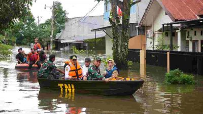 Pj Gubernur Sulsel Prof Fadjry Tinjau Lokasi Banjir di Makassar