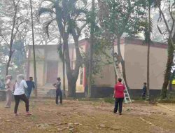 Sekertariat DPRD Bone Gelar Kerja Bakti Bersihkan Halaman Kantor