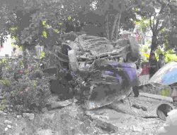 Sopir Mengantuk, Mobil Pickup Bermuatan Telur Terbalik