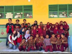 Mahasiswa KKN Unhas Gelombang 115 Ajak Siswa SD di Bonto Tiro Belajar Literasi Keuangan Lewat Permainan Edukatif