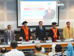 Sekda Sulsel Hadiri dan Uji Sidang Disertasi Program Doktor FISIP Unhas