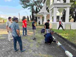 Sambut HUT RI Ke-81, Sekretariat DPRD Bone Semarakkan Dengan Kerja Bakti