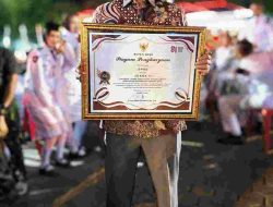 Sekretariat DPRD Bone Juara II Lomba Kebersihan, Terima Penghargaan di HUT RI ke-81